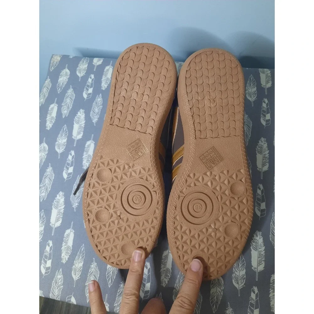Walking Brown Tan Low Top Soccer Style Sneakers Gum Sole Size 38 Retro Athletic